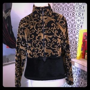 Swirly Horse Motif Pull-Over Fleece